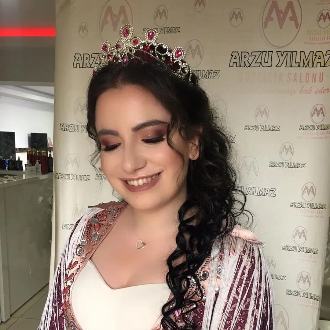 Arzu Yılmaz Güzellik Salonu - İstanbul Gelin Saç & Makyaj Uzmanı - fotoğraf 10