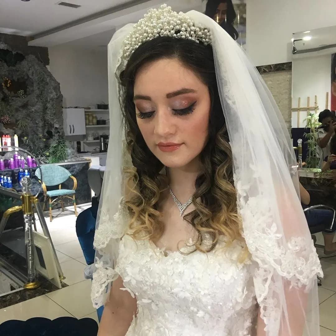 Arzu Yılmaz Güzellik Salonu - İstanbul Gelin Saç & Makyaj Uzmanı