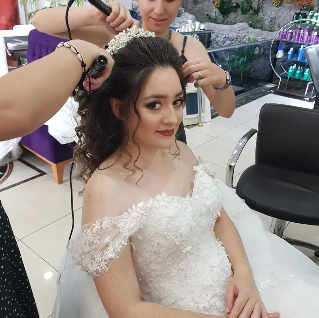 Arzu Yılmaz Güzellik Salonu - İstanbul Gelin Saç & Makyaj Uzmanı - fotoğraf 4