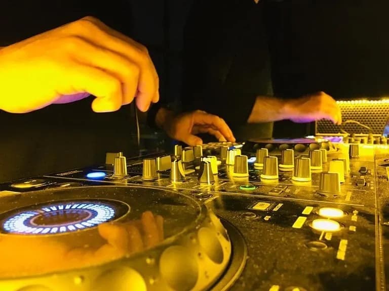 Ayı Pub - İstanbul After Party Mekanı - fotoğraf 1