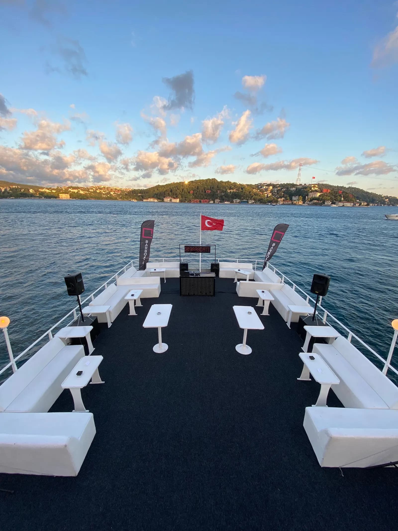 Balıklı Davet Teknesi & Organizasyon - İstanbul Tekne Düğünü