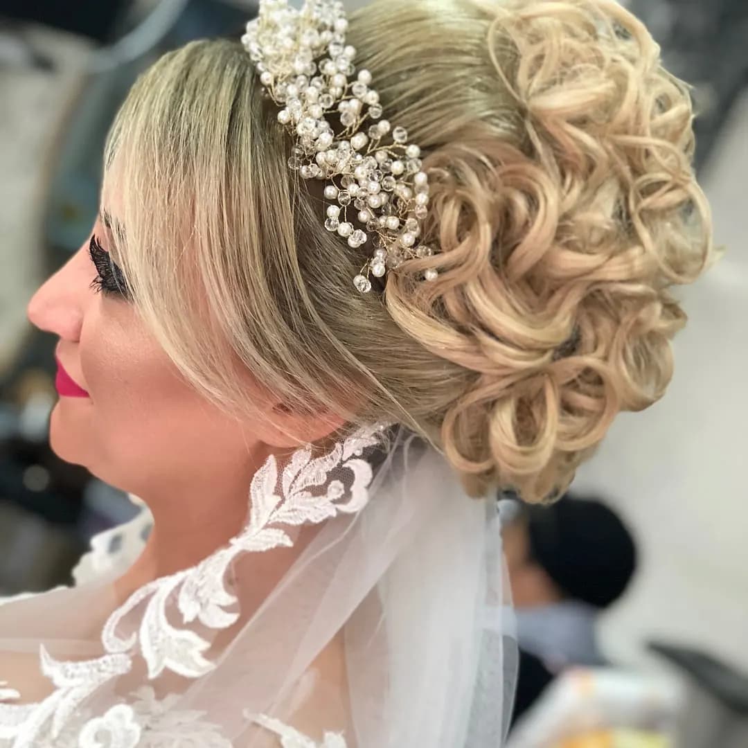 Belinay Kuaför - İstanbul Gelin Saç & Makyaj Uzmanı - fotoğraf 1