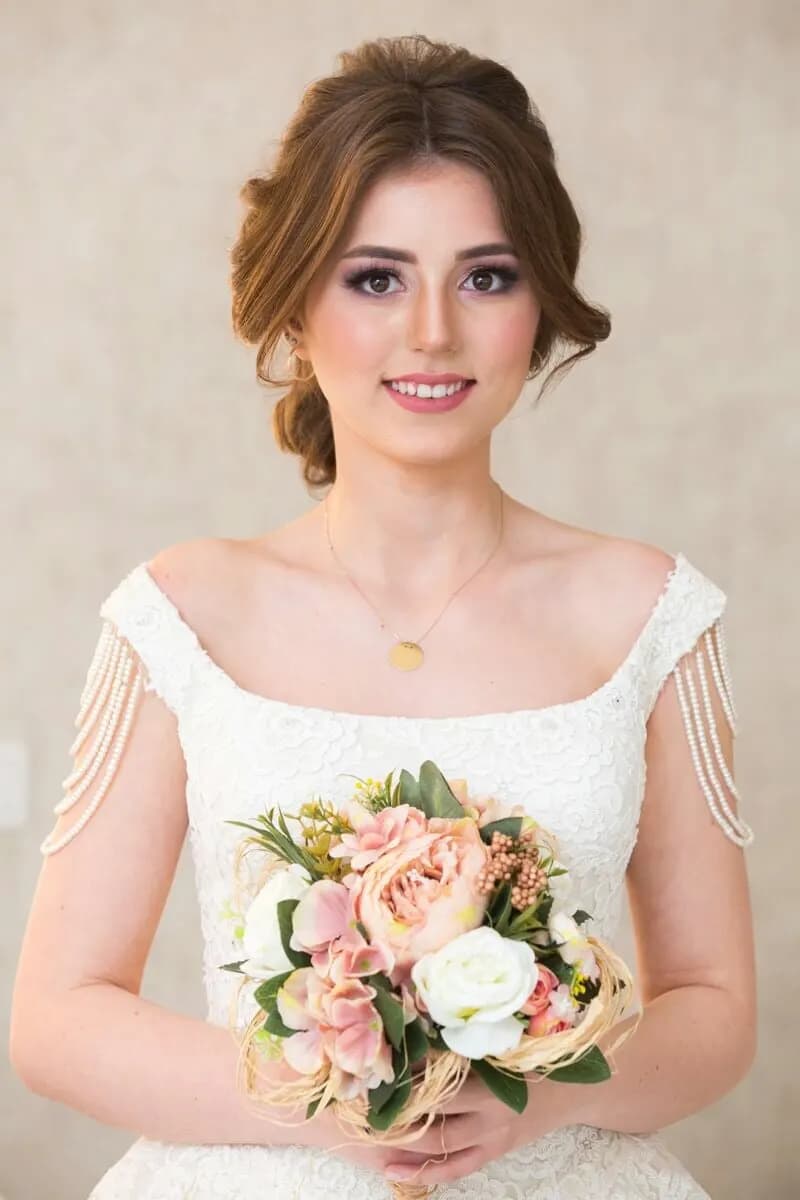 Demet's Line - İstanbul Gelin Saç & Makyaj Uzmanı - fotoğraf 5