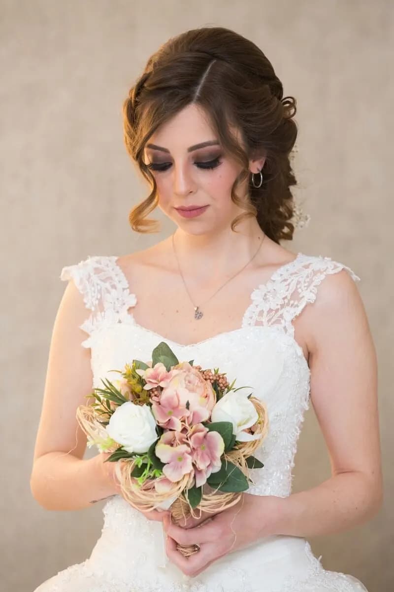 Demet's Line - İstanbul Gelin Saç & Makyaj Uzmanı - fotoğraf 8