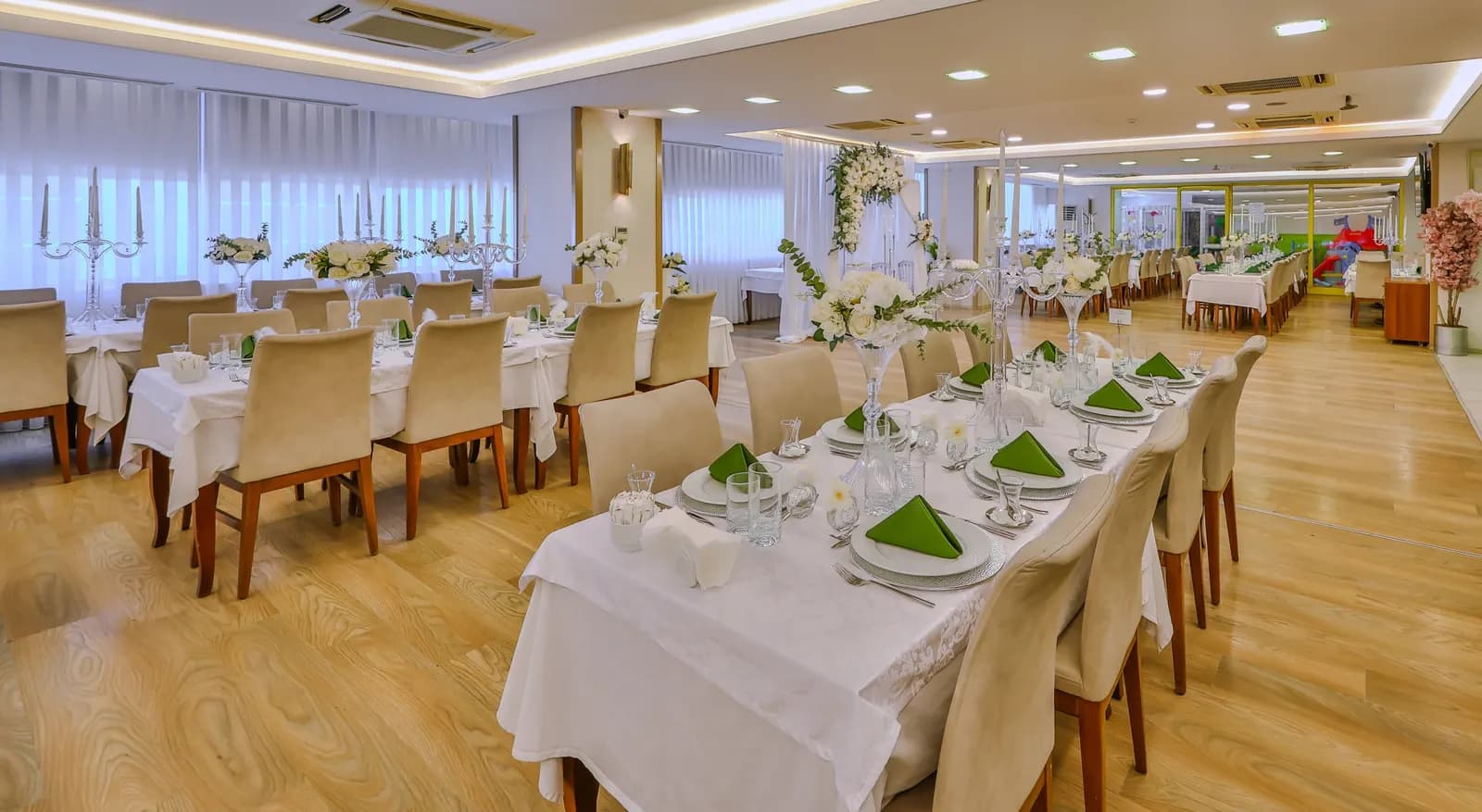 Güllüoğlu Kübban Wedding - İstanbul Söz-Nişan Mekanı - fotoğraf 4