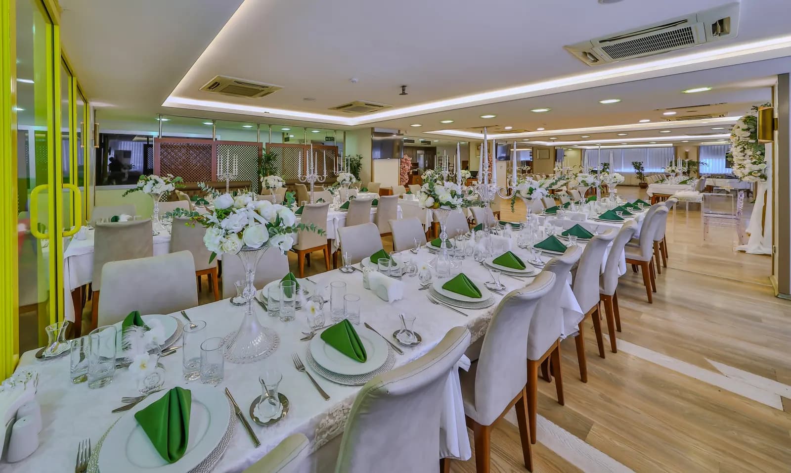 Güllüoğlu Kübban Wedding - İstanbul Söz-Nişan Mekanı - fotoğraf 5