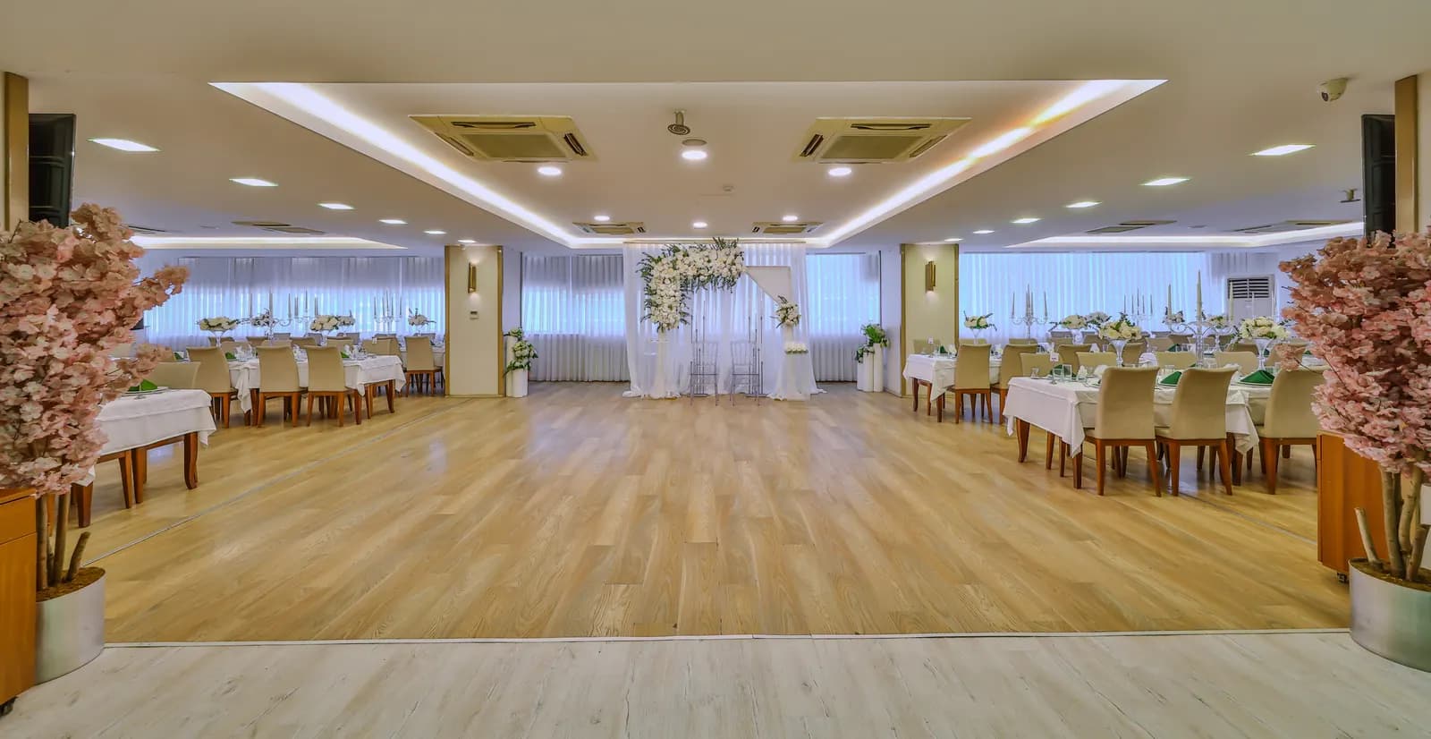 Güllüoğlu Kübban Wedding - İstanbul Söz-Nişan Mekanı - fotoğraf 9