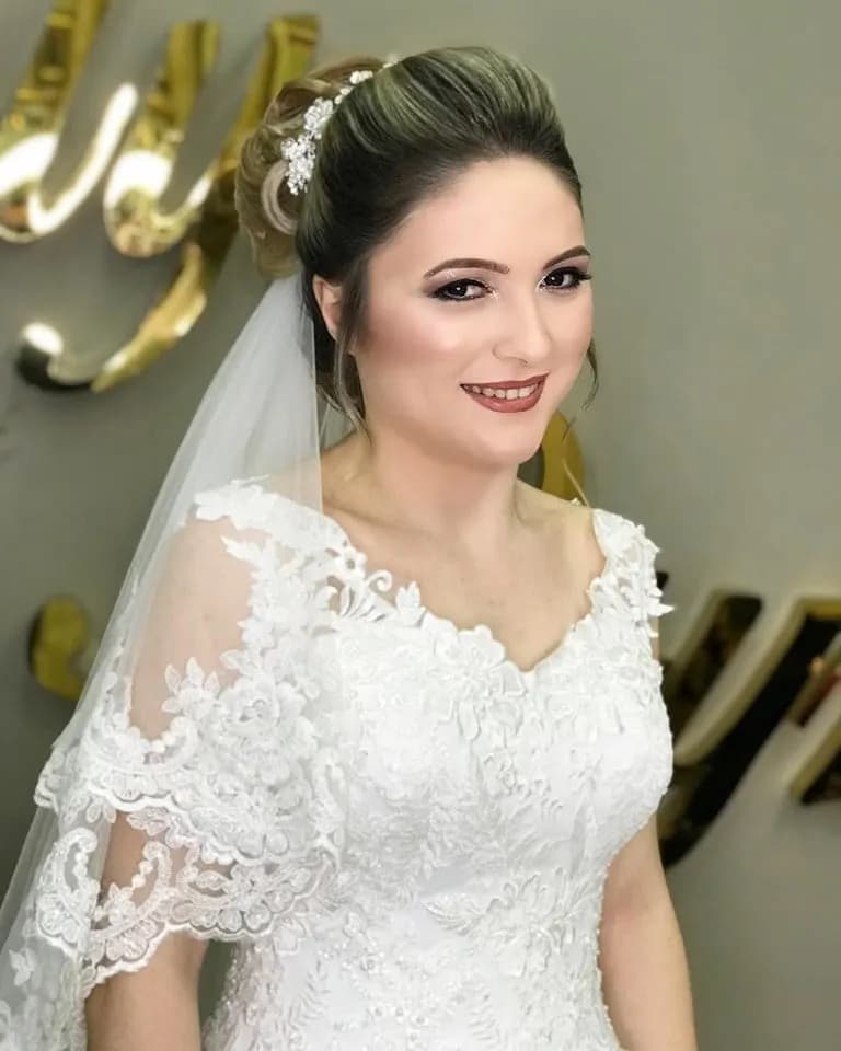 Hülya Bayram Kuaför - İstanbul Gelin Saç & Makyaj Uzmanı