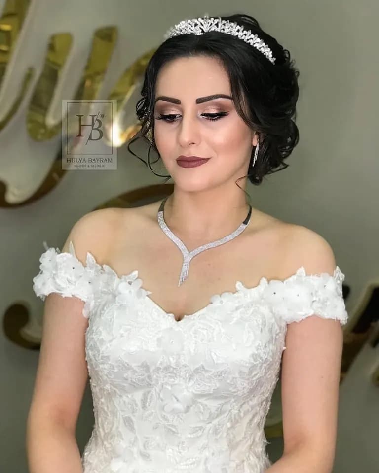 Hülya Bayram Kuaför - İstanbul Gelin Saç & Makyaj Uzmanı - fotoğraf 10