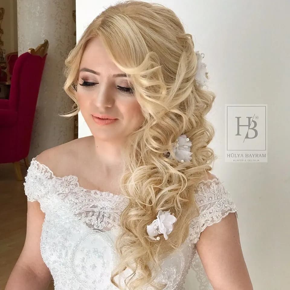 Hülya Bayram Kuaför - İstanbul Gelin Saç & Makyaj Uzmanı