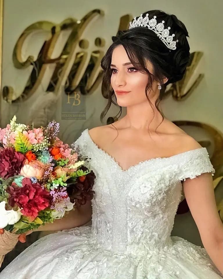 Hülya Bayram Kuaför - İstanbul Gelin Saç & Makyaj Uzmanı - fotoğraf 4