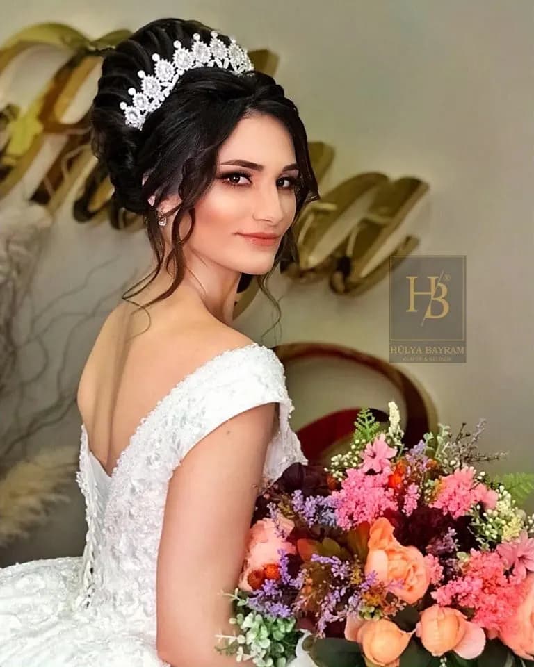 Hülya Bayram Kuaför - İstanbul Gelin Saç & Makyaj Uzmanı - fotoğraf 5