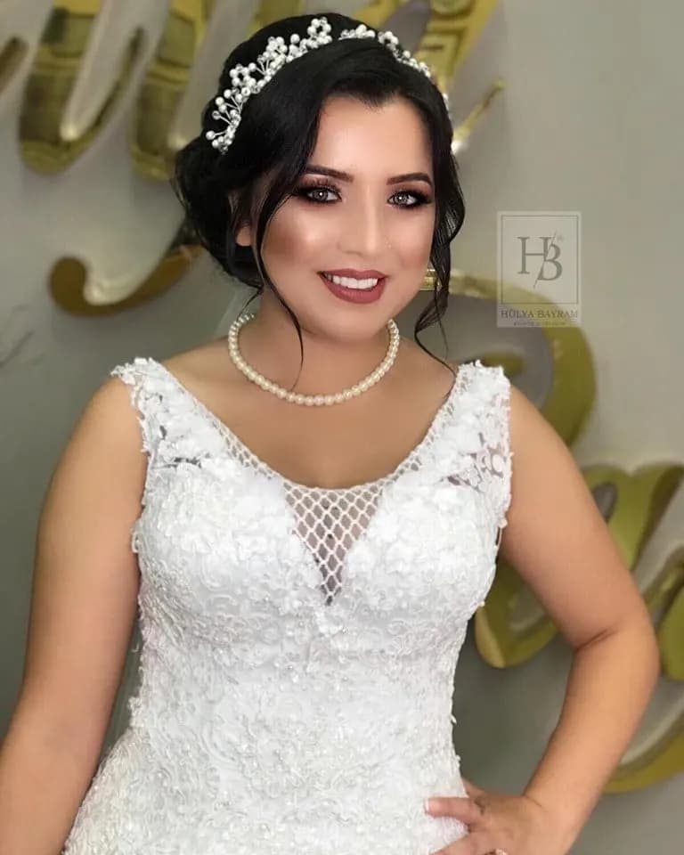 Hülya Bayram Kuaför - İstanbul Gelin Saç & Makyaj Uzmanı - fotoğraf 6