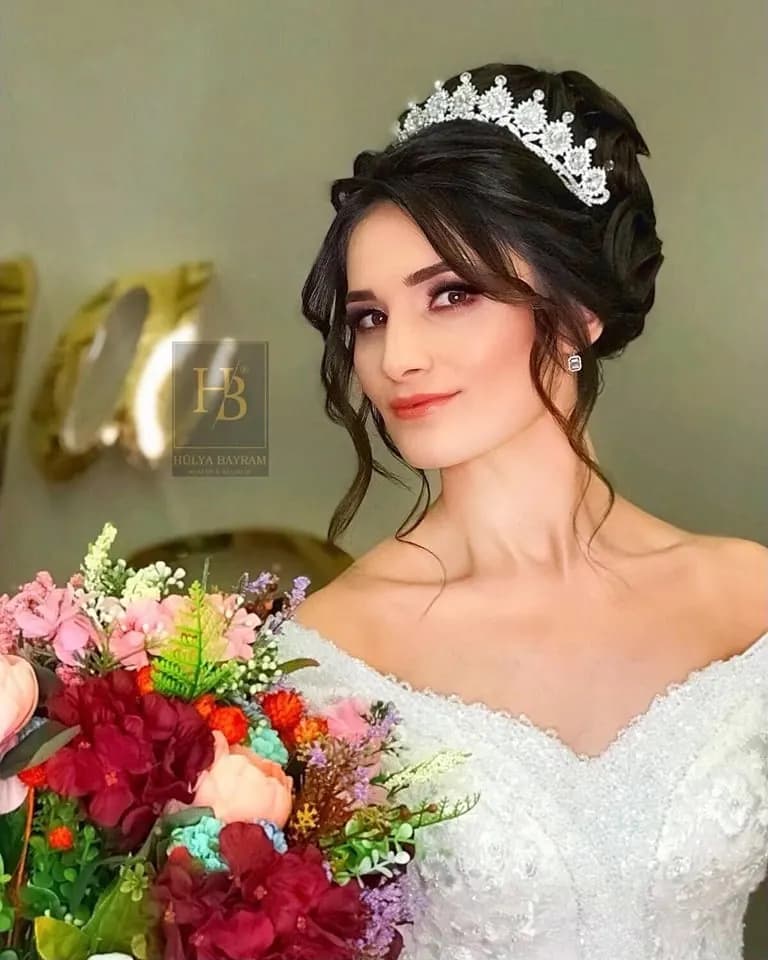 Hülya Bayram Kuaför - İstanbul Gelin Saç & Makyaj Uzmanı - fotoğraf 8
