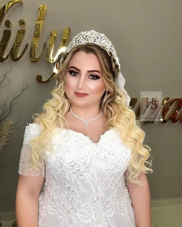 Hülya Bayram Kuaför - İstanbul Gelin Saç & Makyaj Uzmanı - fotoğraf 9