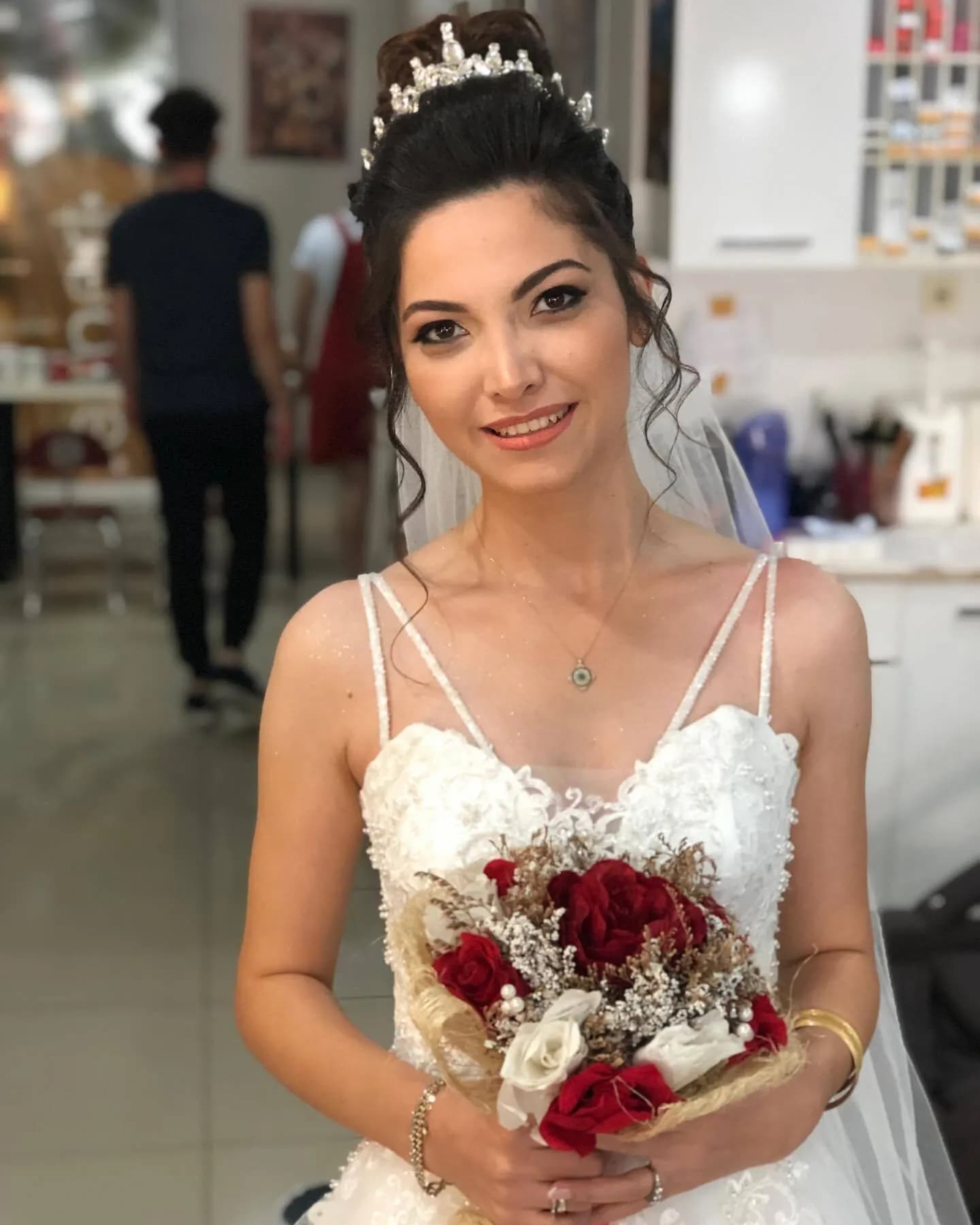 Nis Kuaför - İstanbul Gelin Saç & Makyaj Uzmanı - fotoğraf 2