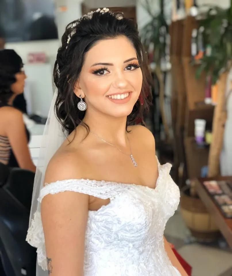 Salon CK - İstanbul Gelin Saç & Makyaj Uzmanı