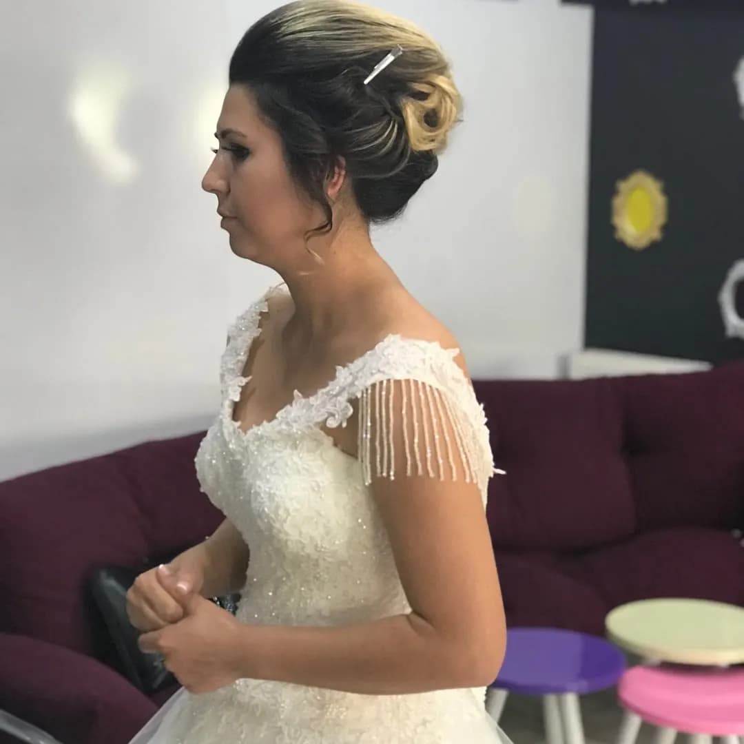 Şara Kuaför - İstanbul Gelin Saç & Makyaj Uzmanı - fotoğraf 7