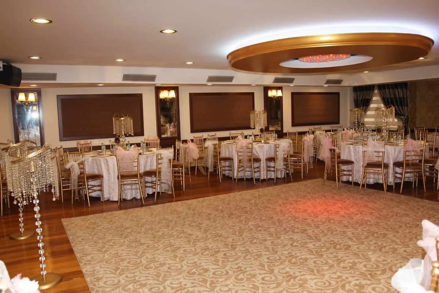 Saray Muhallebicisi - İstanbul Düğün Salonu