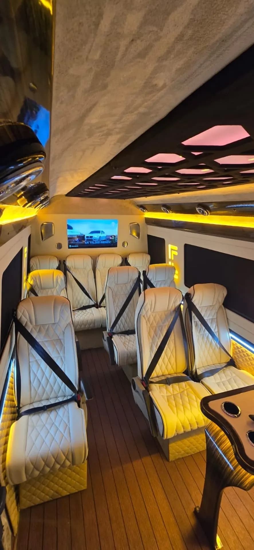 Sparrow's Vip - İstanbul Gelin Arabası Firması - fotoğraf 10