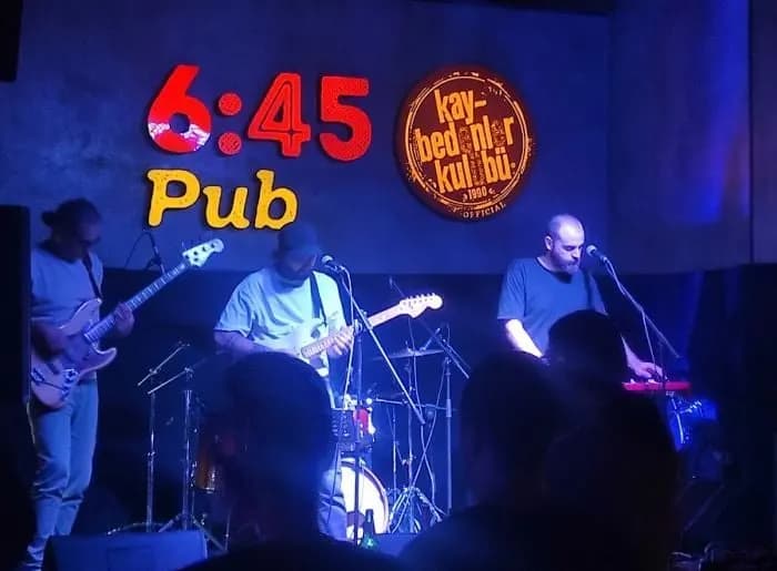 6:45 Pub Bornova - İzmir After Party Mekanı - fotoğraf 6