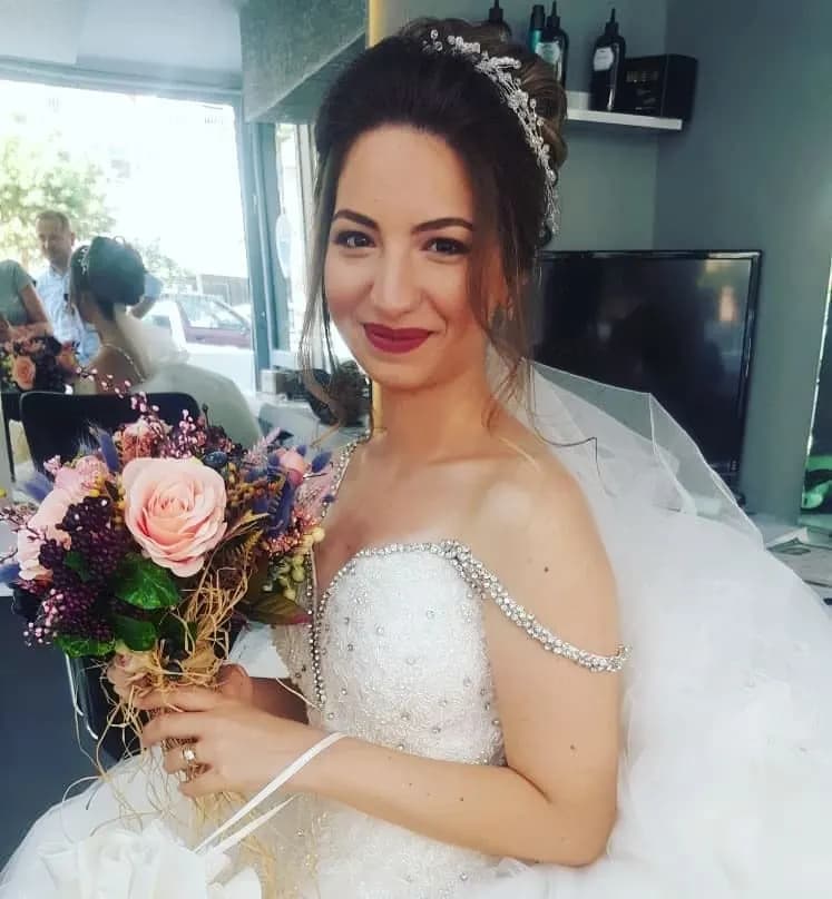 Coiffeur Suat Ünal - İzmir Gelin Saç & Makyaj Uzmanı - fotoğraf 8