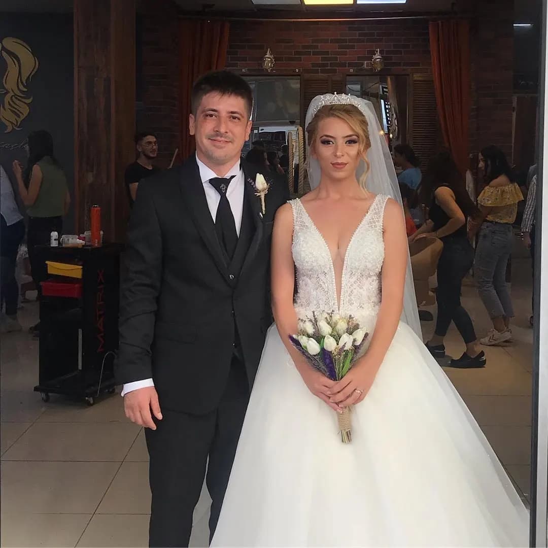 Erbay Kuaför - İzmir Gelin Saç & Makyaj Uzmanı