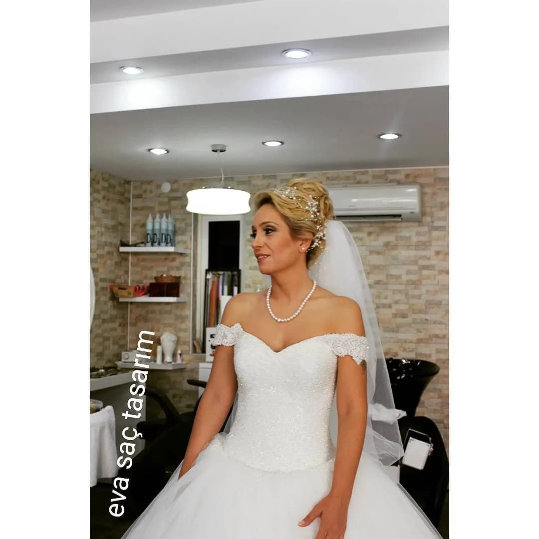 Eva Saç Tasarım - İzmir Gelin Saç & Makyaj Uzmanı - fotoğraf 5