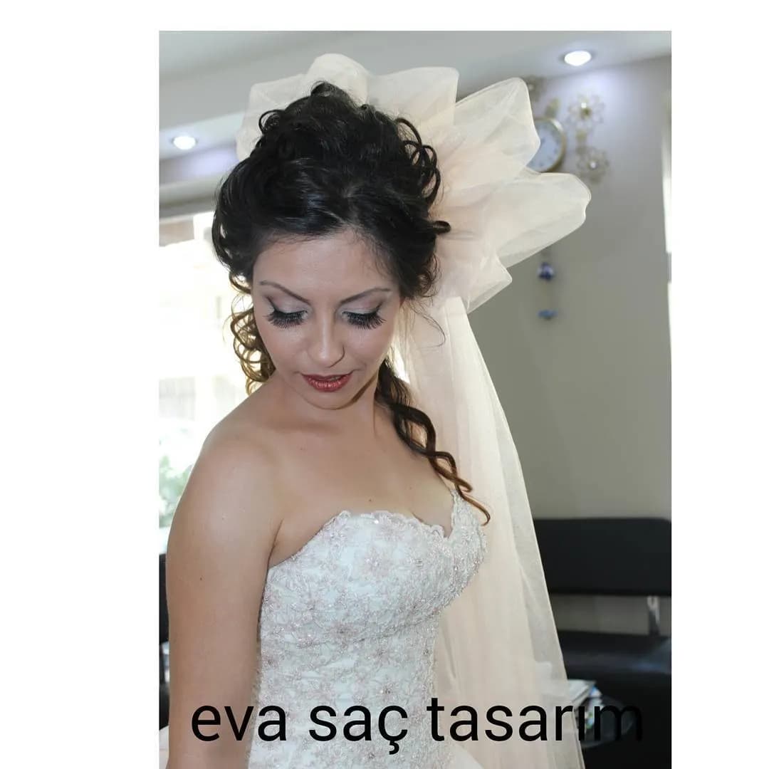Eva Saç Tasarım - İzmir Gelin Saç & Makyaj Uzmanı - fotoğraf 8