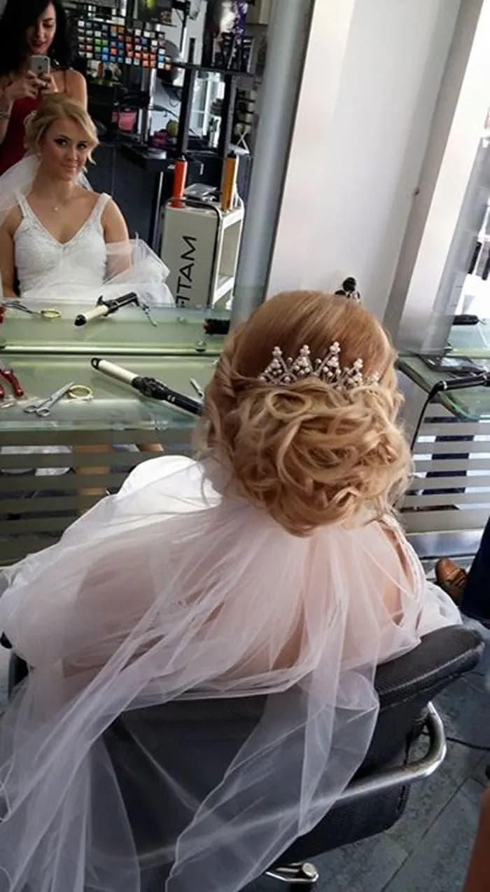 Flora Kuaför & Güzellik Salonu - İzmir Gelin Saç & Makyaj Uzmanı - fotoğraf 1