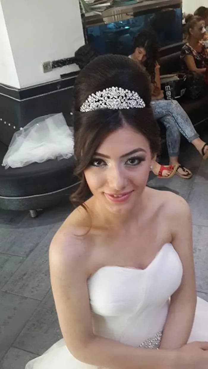 Flora Kuaför & Güzellik Salonu - İzmir Gelin Saç & Makyaj Uzmanı - fotoğraf 4
