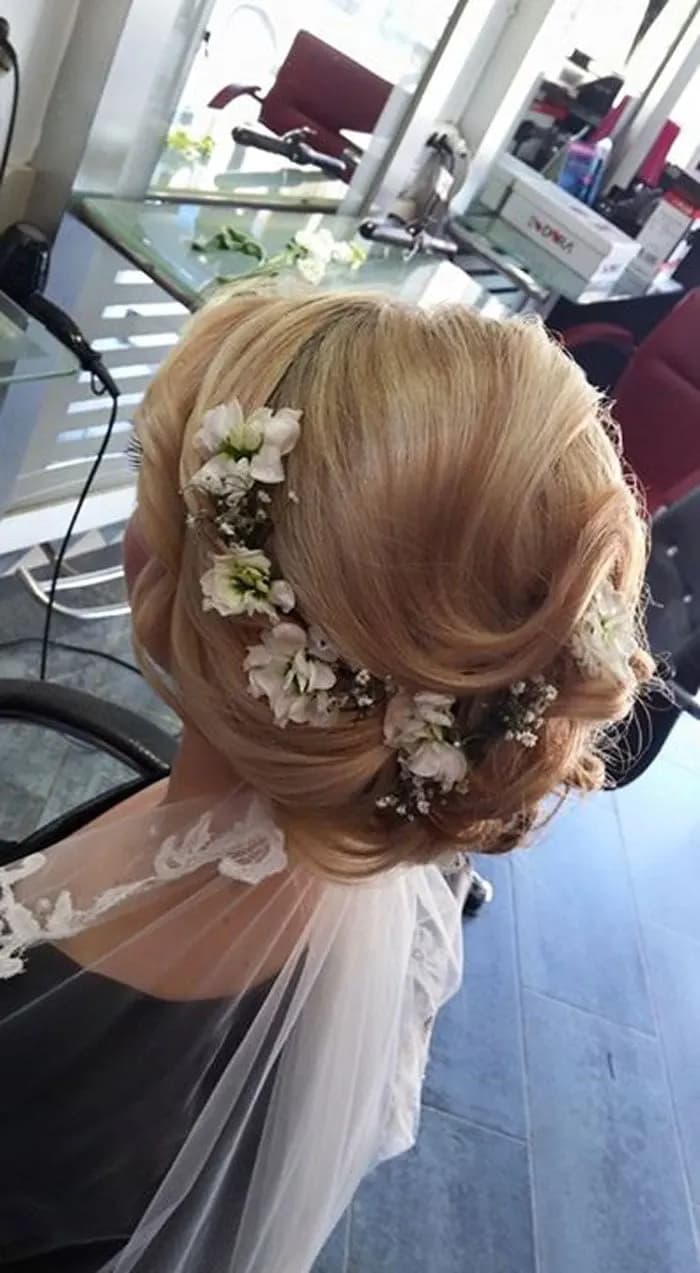 Flora Kuaför & Güzellik Salonu - İzmir Gelin Saç & Makyaj Uzmanı - fotoğraf 8