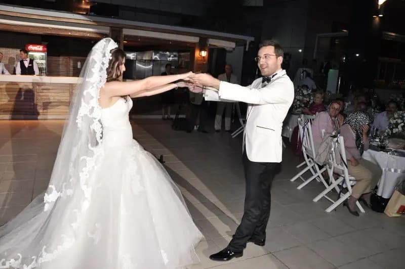 Gencay Cüce Dance Academy - İzmir Düğün Dansı Eğitmeni