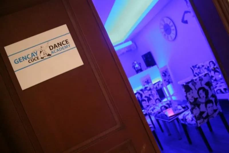 Gencay Cüce Dance Academy - İzmir Düğün Dansı Eğitmeni - fotoğraf 5