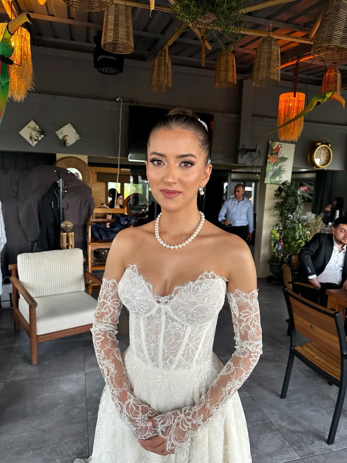 Hatice Saç Tasarım - İzmir Gelin Saç & Makyaj Uzmanı