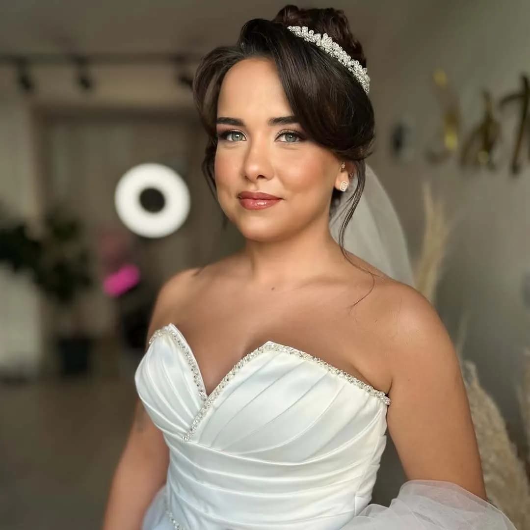 Hatice Saç Tasarım - İzmir Gelin Saç & Makyaj Uzmanı - fotoğraf 6