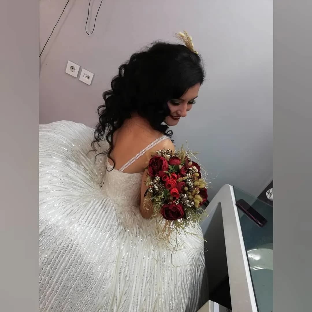 Karamel Kuaför - İzmir Gelin Saç & Makyaj Uzmanı - fotoğraf 4