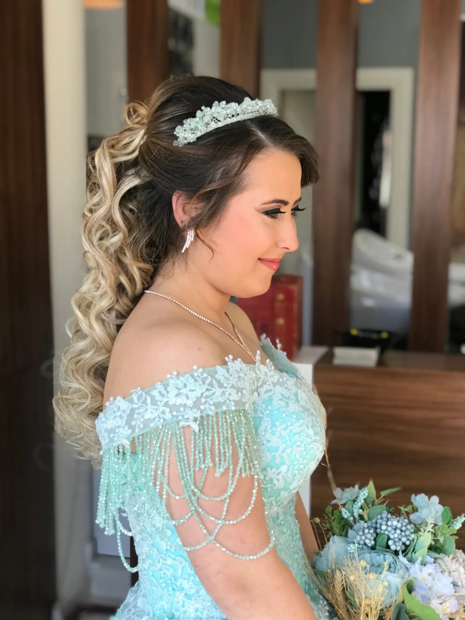 Nesa Kuaför - İzmir Gelin Saç & Makyaj Uzmanı - fotoğraf 5