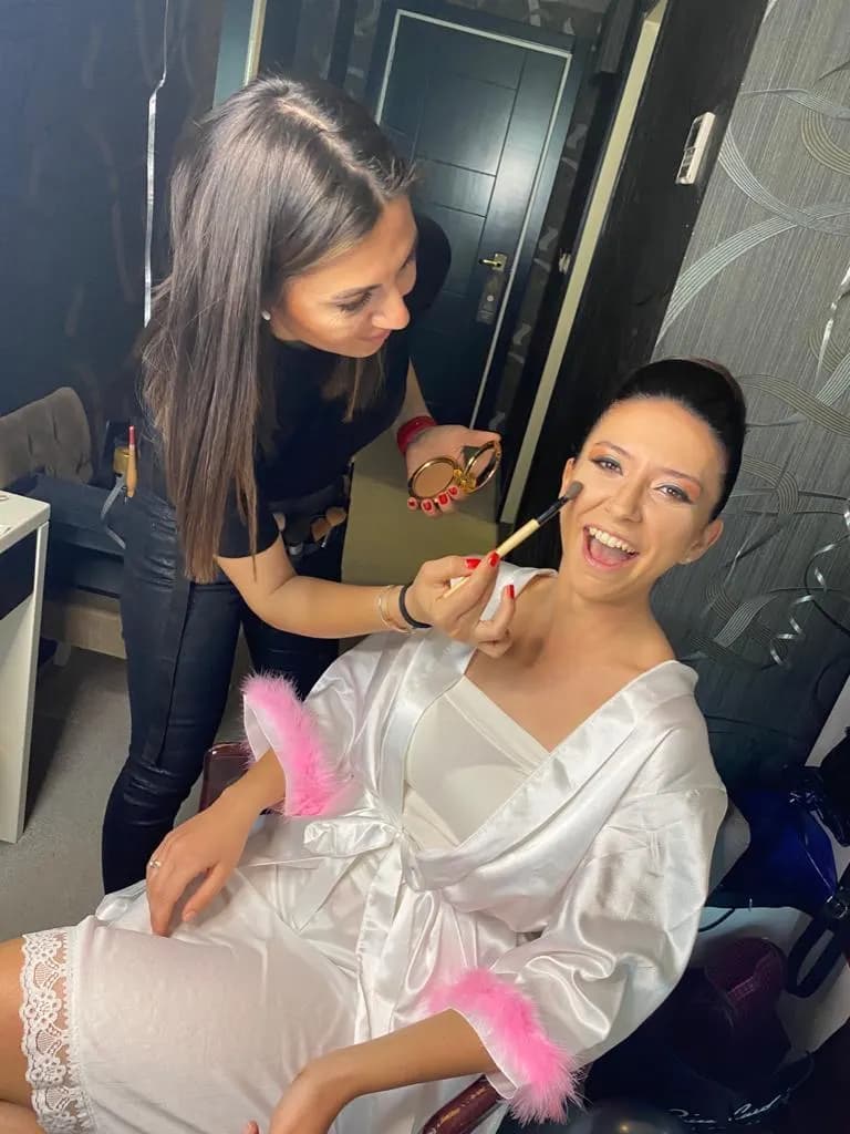 Nesa Kuaför - İzmir Gelin Saç & Makyaj Uzmanı - fotoğraf 9