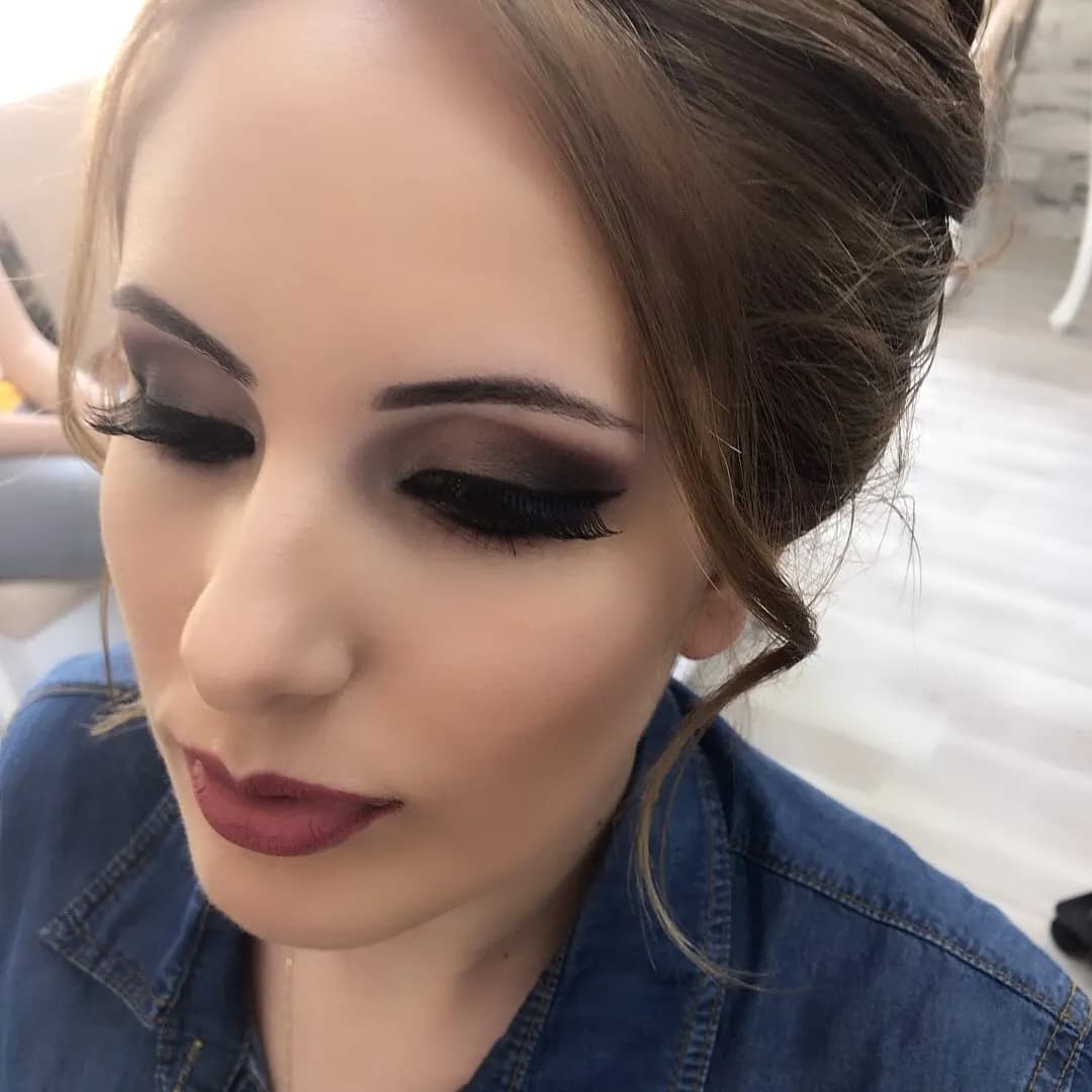 Özlem Elizi Kuaför - İzmir Gelin Saç & Makyaj Uzmanı