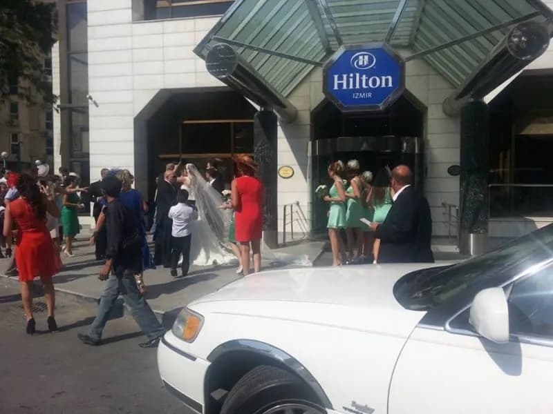 Şafak Vip Limuzin Kiralama - İzmir Gelin Arabası Firması - fotoğraf 10