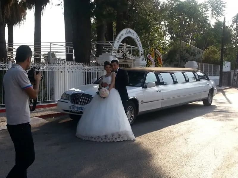 Şafak Vip Limuzin Kiralama - İzmir Gelin Arabası Firması - fotoğraf 4