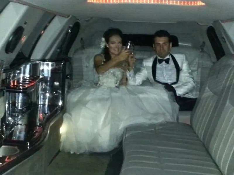 Şafak Vip Limuzin Kiralama - İzmir Gelin Arabası Firması - fotoğraf 5