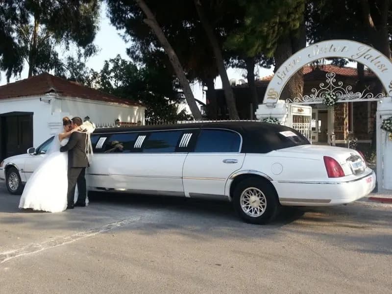 Şafak Vip Limuzin Kiralama - İzmir Gelin Arabası Firması - fotoğraf 6