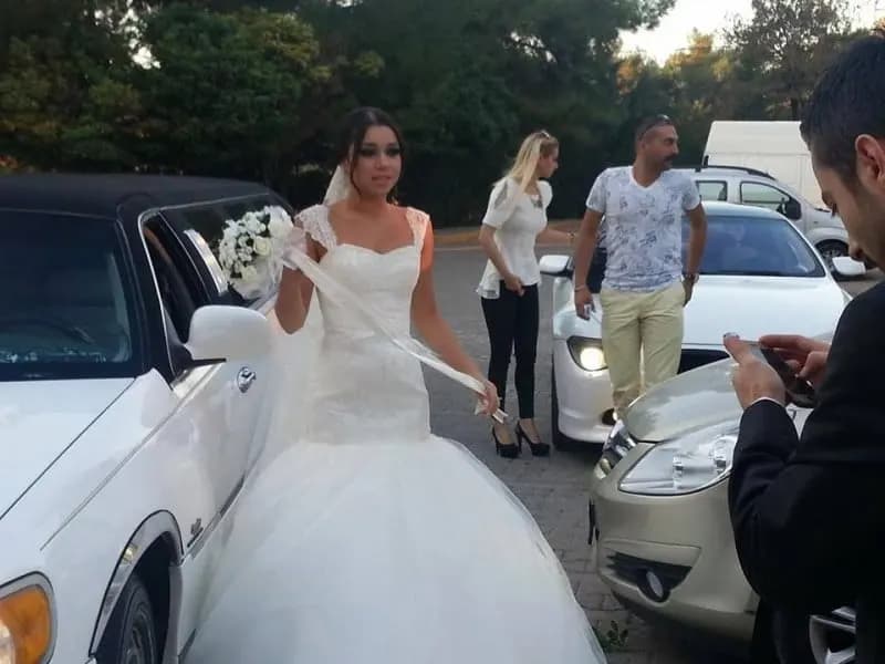 Şafak Vip Limuzin Kiralama - İzmir Gelin Arabası Firması - fotoğraf 8
