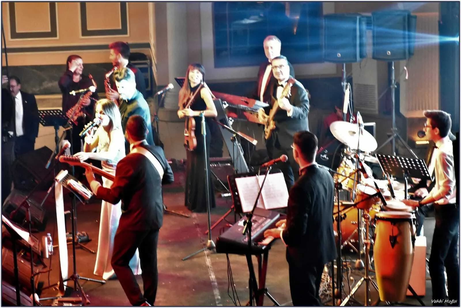 Tufan Aksoy Organizasyon & Omnitone - İzmir Düğün Müzik Grubu / DJ - fotoğraf 4